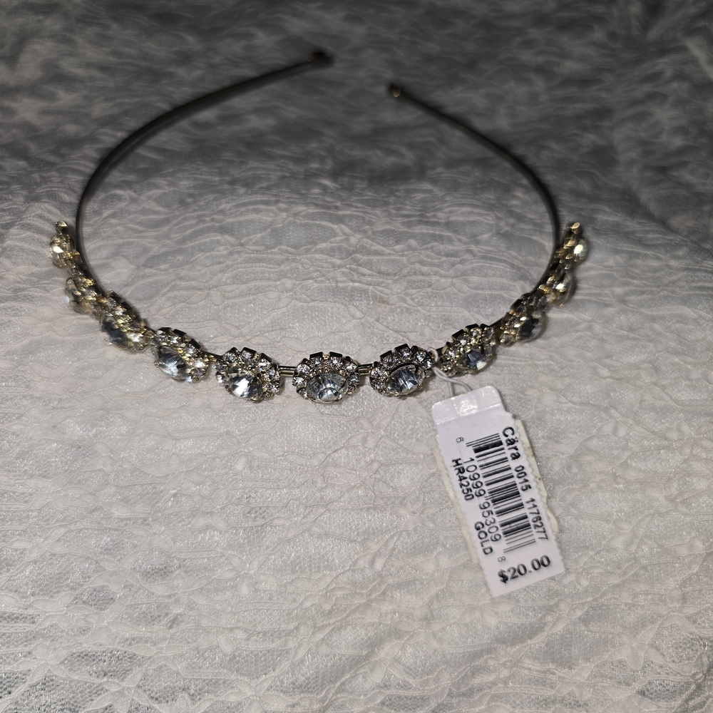 Elegant Cära Silver Headband